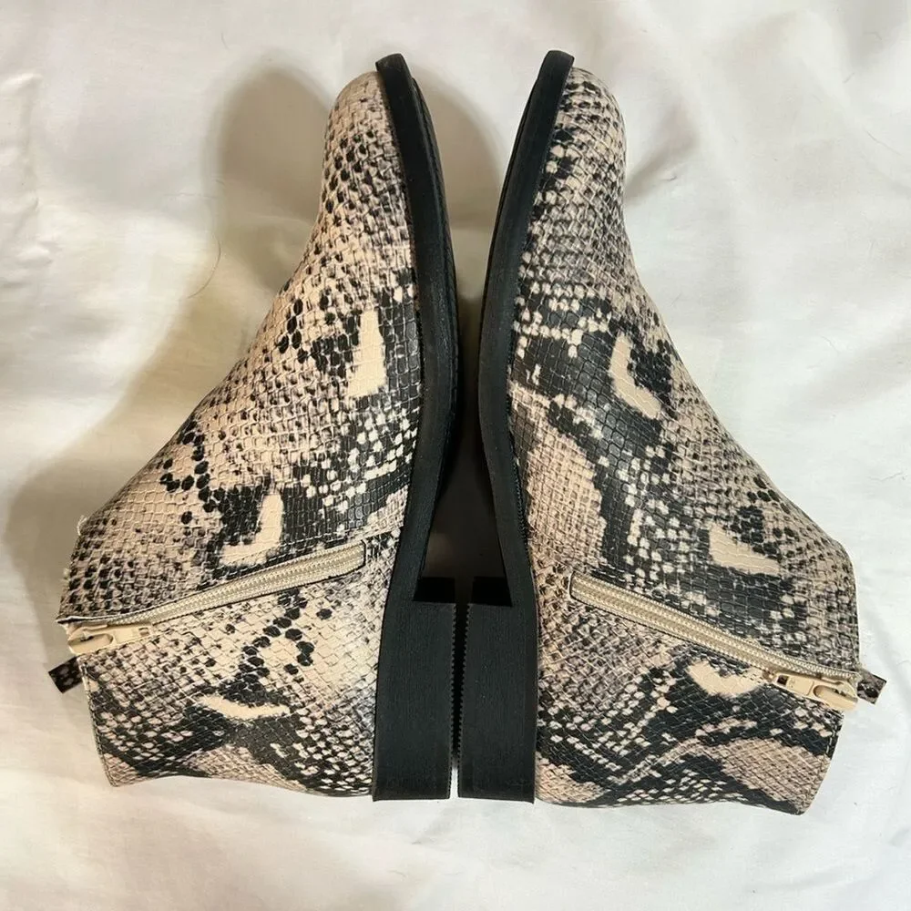 Time and Tru stylish snakeskin